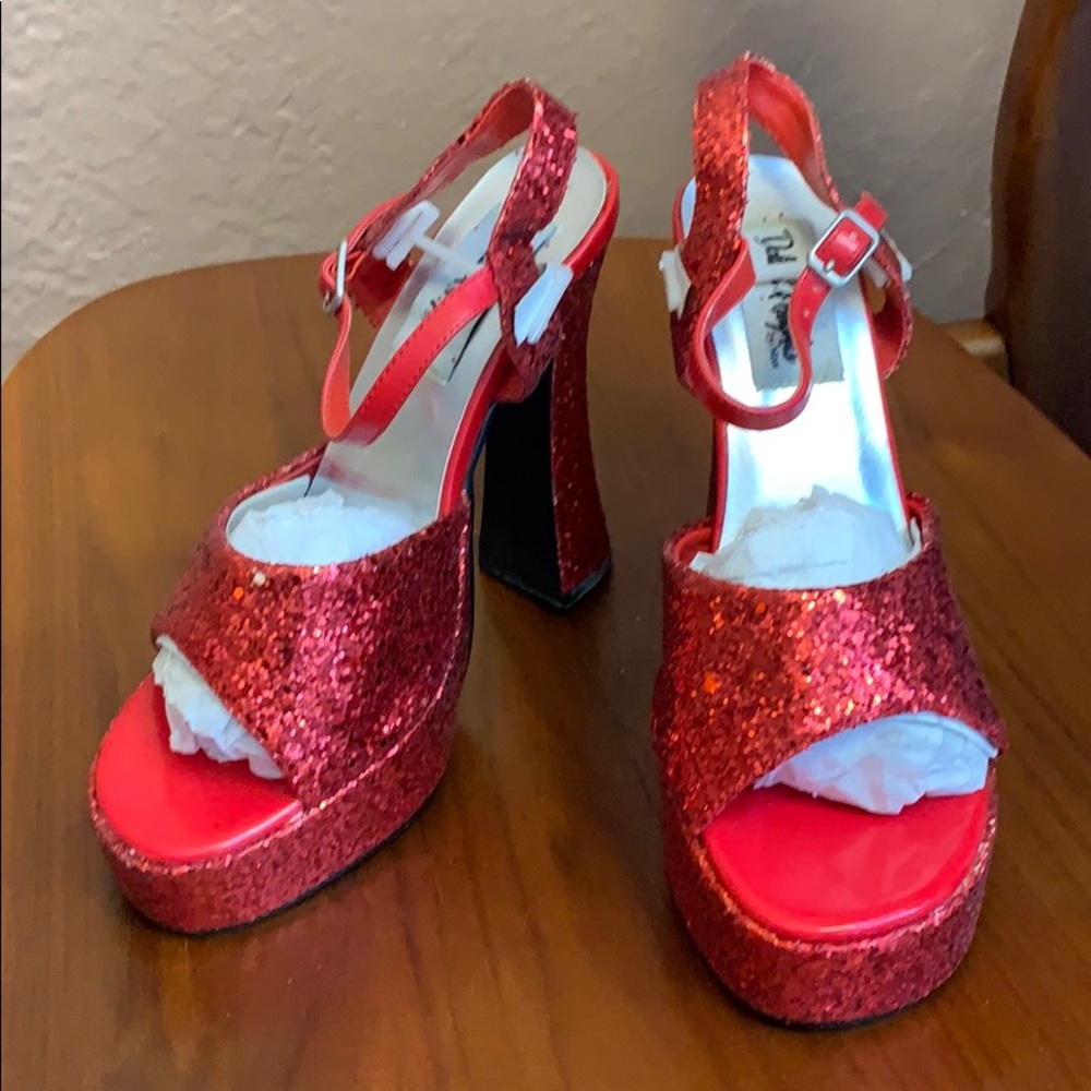 Dallas Heights Red Sparkle Platform Sandals size 8